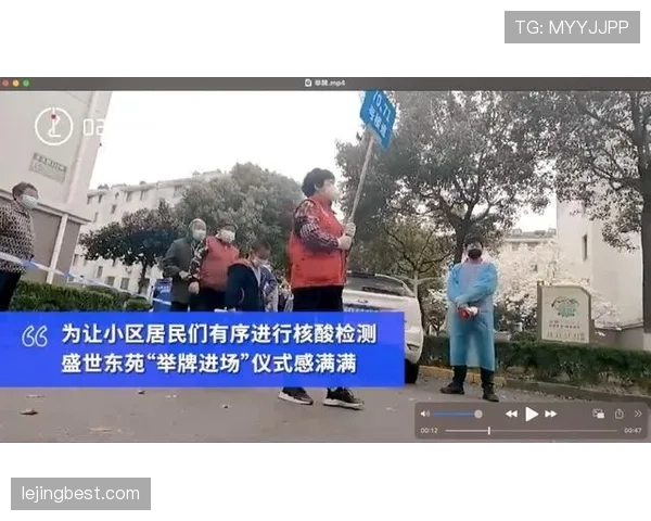 张楠戴劳力士在路边摊排队买煎饼，看到的那一刻笑抽了